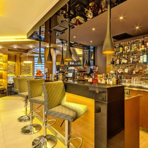 amira_bar-1