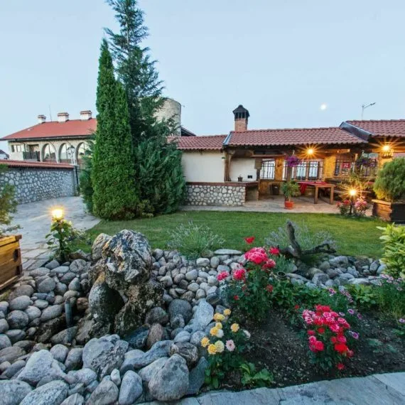 dumanov-bansko-hotel-garden