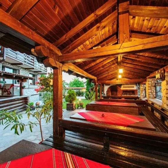 dumanov-bansko-hotel-outside-lounge