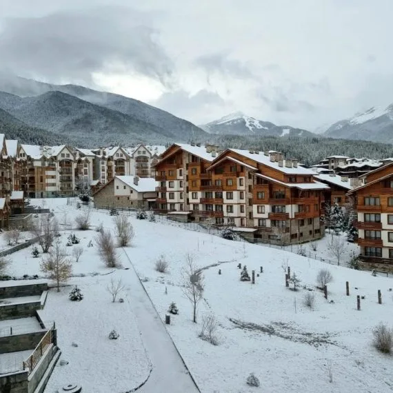 entry-hotel-bansko-exterior-snow