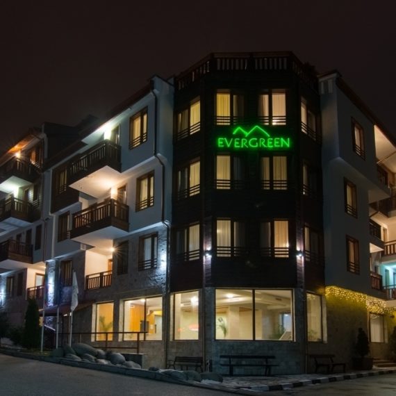evergreen-hotel-bansko-exterior-by-night