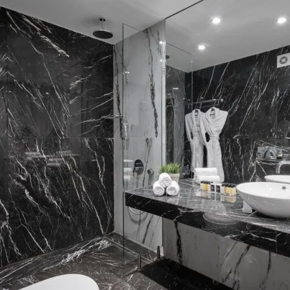 grand_bathroom