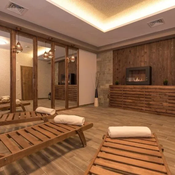 lion-bansko-hotel-loungebeds