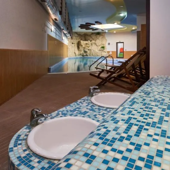 sunrise_indoor_pool_space
