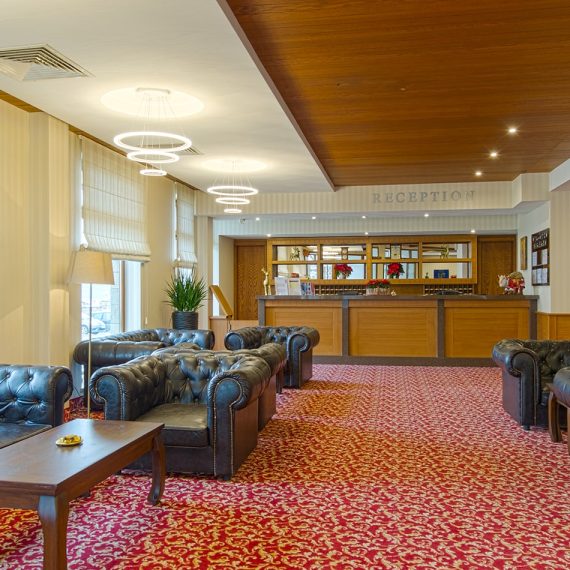 vihren-palace-hotel-bansko-lobby-min