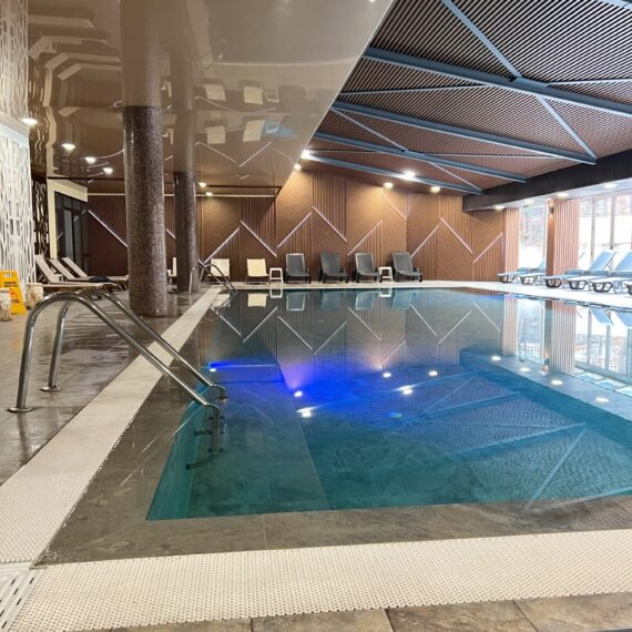 casa karina bansko pool