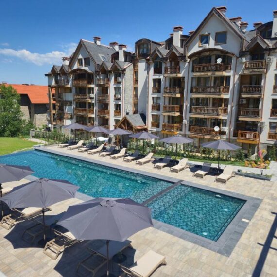 entrye bansko outdoor pool