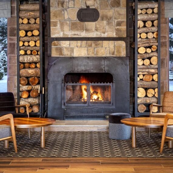 four-points-sheraton-bansko-lobby-fireplace