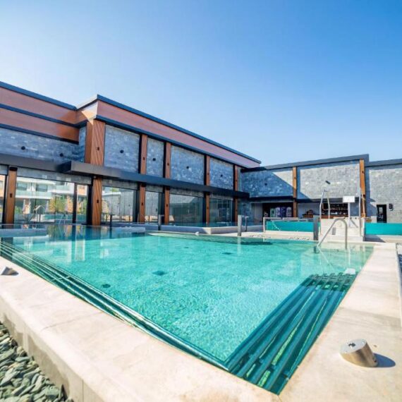 grand-hotel-bansko-pulse-spa-outdoor-pools