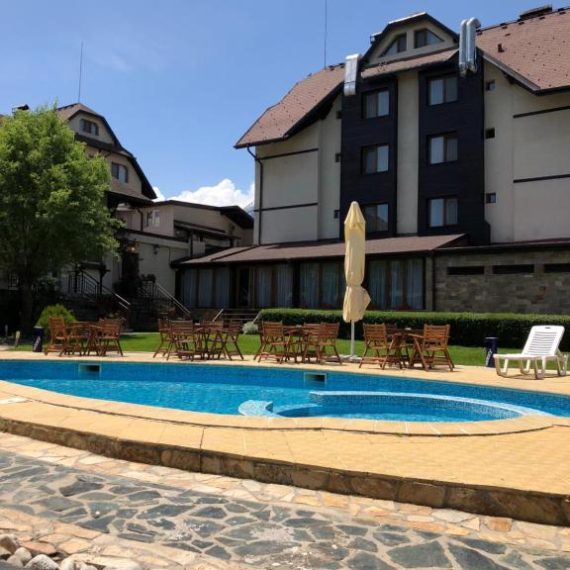 olymp-bansko-hotel-exterior-pool