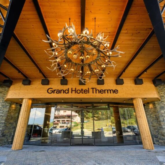 Grand-Hotel-Therme-bansko-entrance1