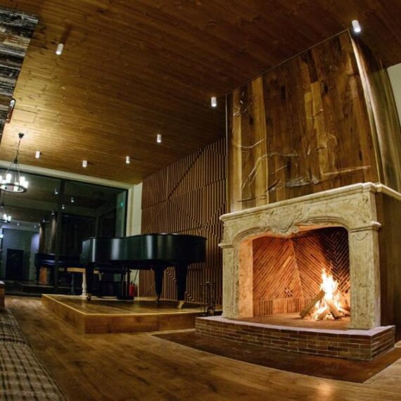Hot-Springs-Medical-and-SPA-bansko-fireplace-piano