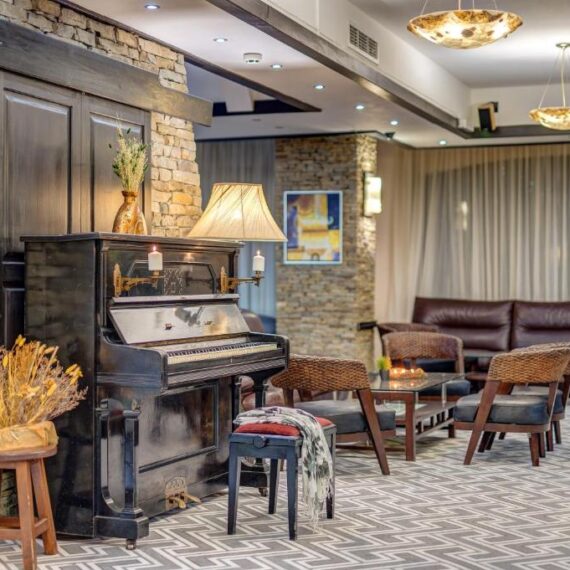 Hotel-Bansko-SPA-Holidays-lobby