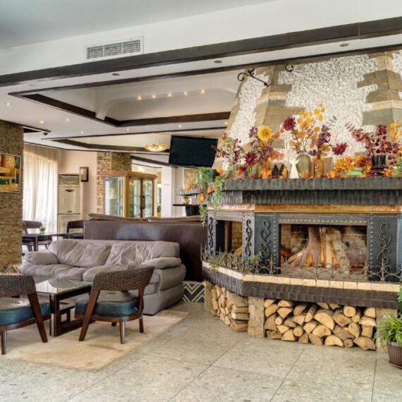 Hotel-Bansko-SPA-Holidays-lobby-fireplace