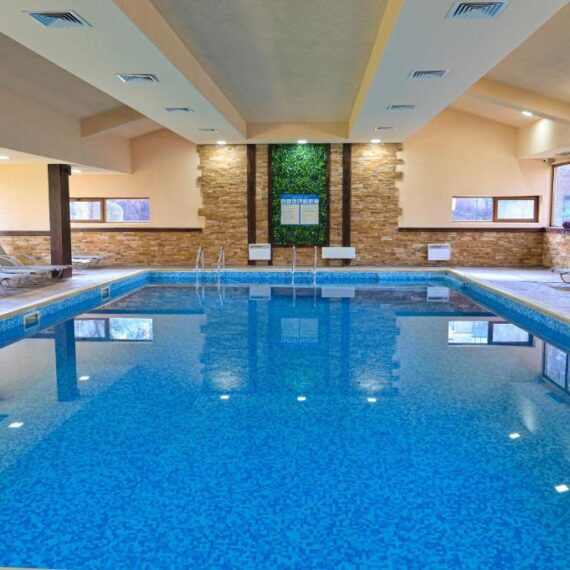 Hotel-Bojur-Bojurland-Apartment-Complex-bansko-pool