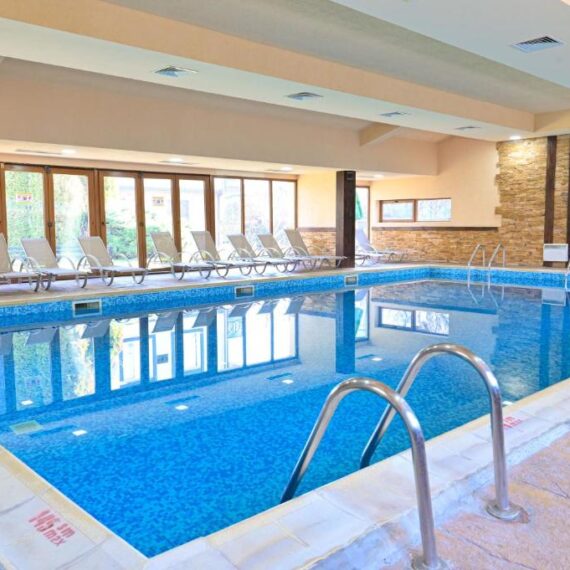 Hotel-Bojur-Bojurland-Apartment-Complex-bansko-pool1