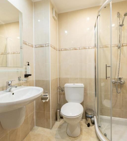 Hotel-Iceberg-Bansko-bathroom