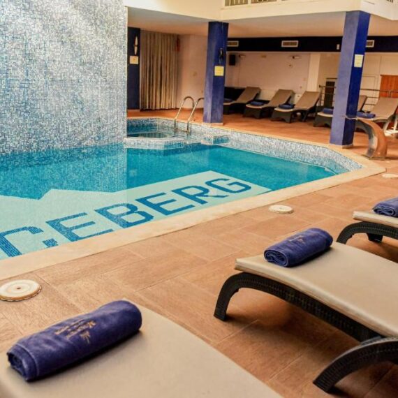 Hotel-Iceberg-Bansko-pool