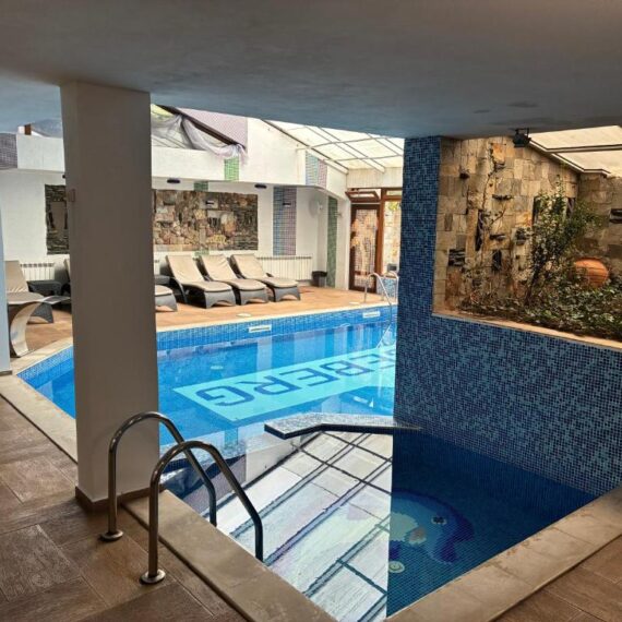 Hotel-Iceberg-Bansko-pool1