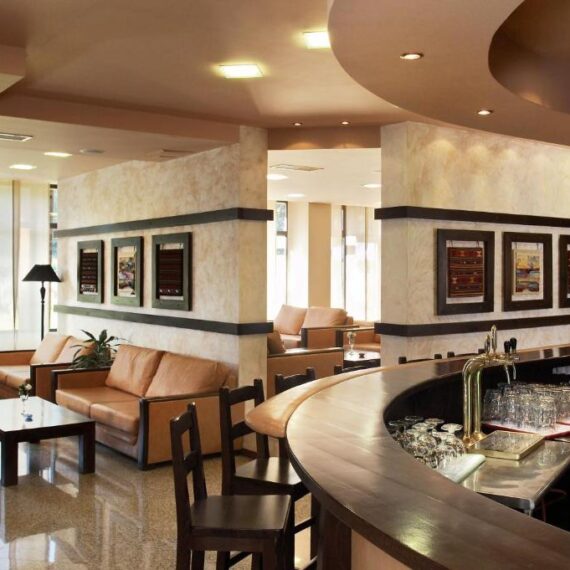 Hotel-Orphey-bansko-lobby-bar