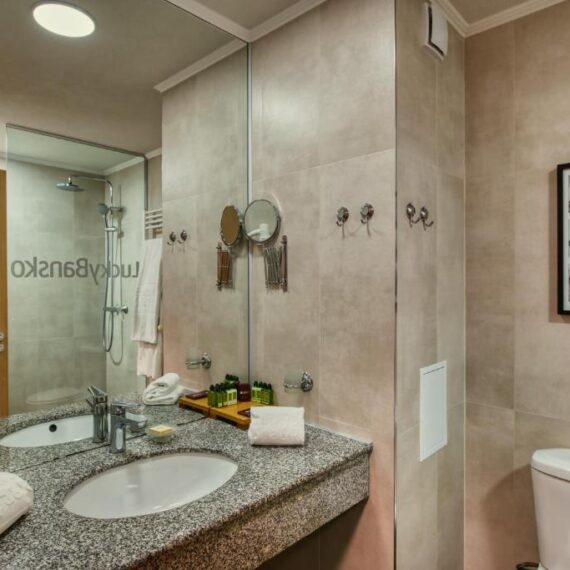Lucky-Bansko-Aparthotel-SPA-and-Relax-bathroom