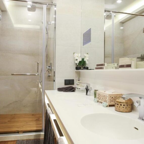 Lucky-Bansko-Aparthotel-SPA-and-Relax-bathroom2