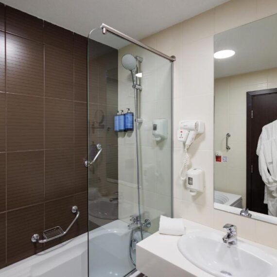 Lucky-Bansko-Aparthotel-SPA-and-Relax-bathroom3