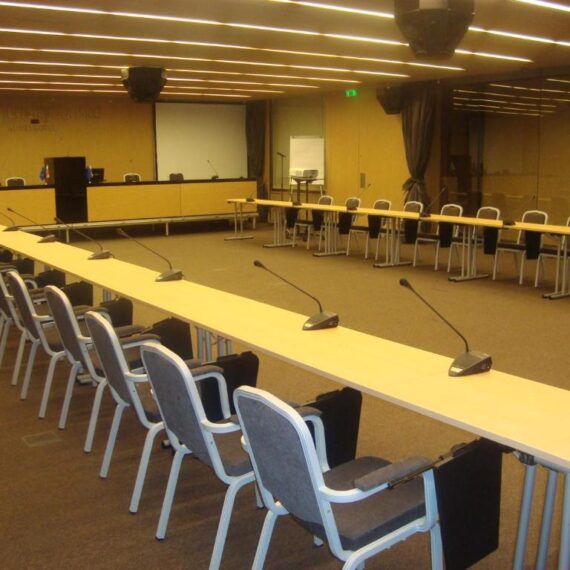 Lucky-Bansko-Aparthotel-SPA-and-Relax-conference-room
