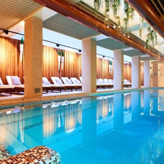 Lucky-Bansko-Aparthotel-SPA-and-Relax-indoor-pool