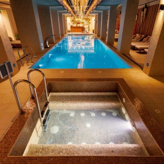 Lucky-Bansko-Aparthotel-SPA-and-Relax-jacuzzi