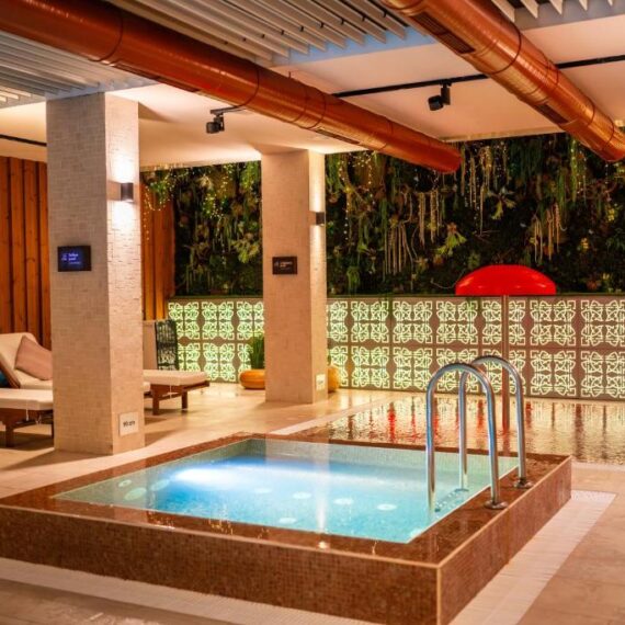Lucky-Bansko-Aparthotel-SPA-and-Relax-jacuzzi1
