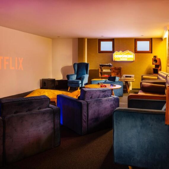 ODAYA-Social-Hotel-Bansko-movie-room