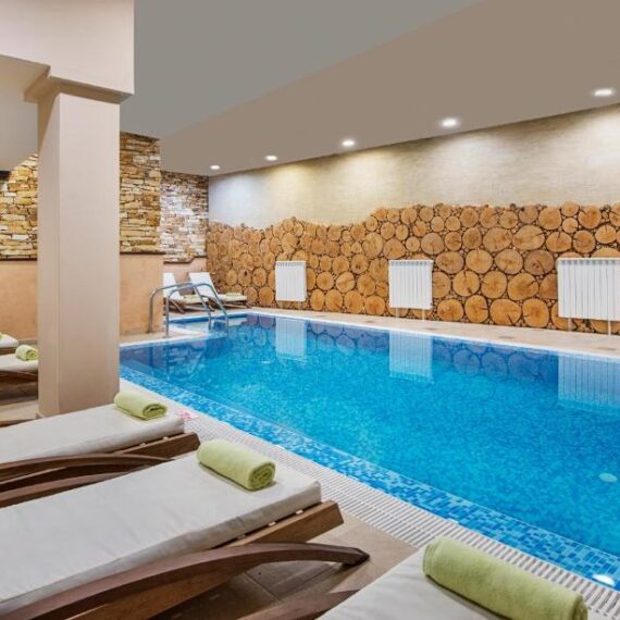 Royal-Park-Hotel-bansko-pool1