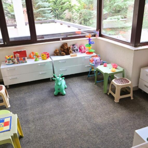 apart-hotel-orbilux-bansko-kids-playground