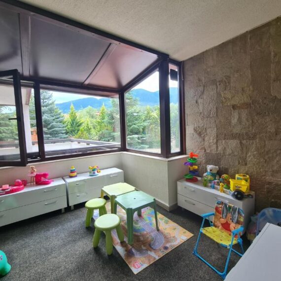 apart-hotel-orbilux-bansko-kids-playground1