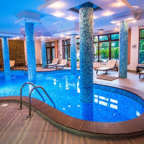 apart-hotel-orbilux-bansko-pool