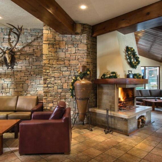 hotel-pirin-ski-and-spa-lobby-fireplace1