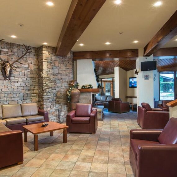 hotel-pirin-ski-and-spa-lobby-fireplace2