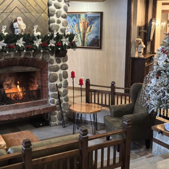 hotel-tanne-bansko-lobbe-fireplace