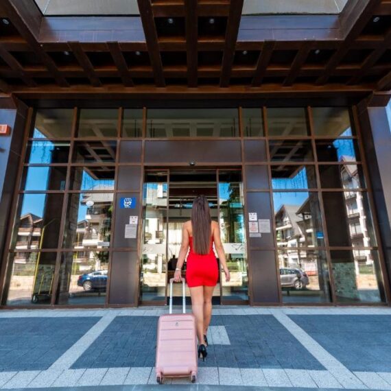 terra-complex-bansko-entrance