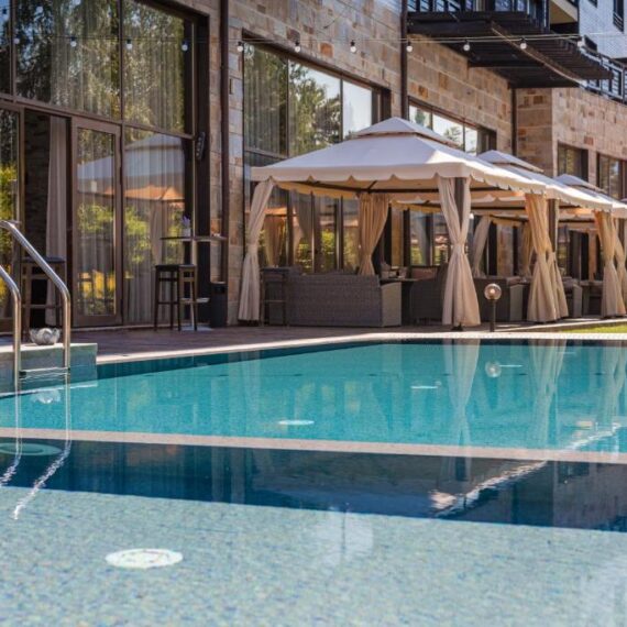 terra-complex-bansko-outdoor-pool1