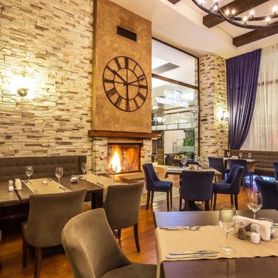 terra-complex-bansko-restaurant-fireplace